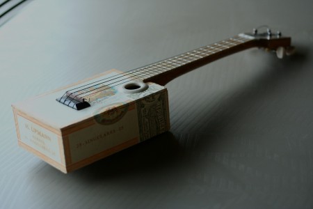 Ukulélé cigar box